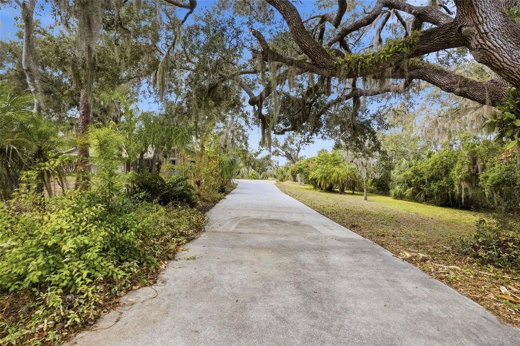 Photo of 10205 28th Ave E, Palmetto, FL 34221 (MLS # A4680418)