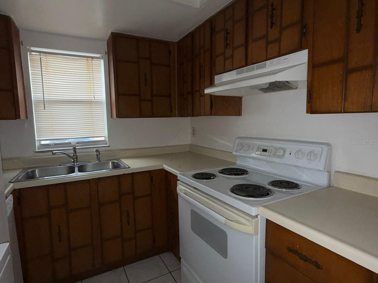 613 E SAN SEBASTIAN COURT 1