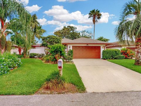 Photo of 9 Abbey Court, Haines City, FL 33844 (MLS # O6305863) Photo of 9 Abbey Court, Haines City, FL 33844 (MLS # O6305863)