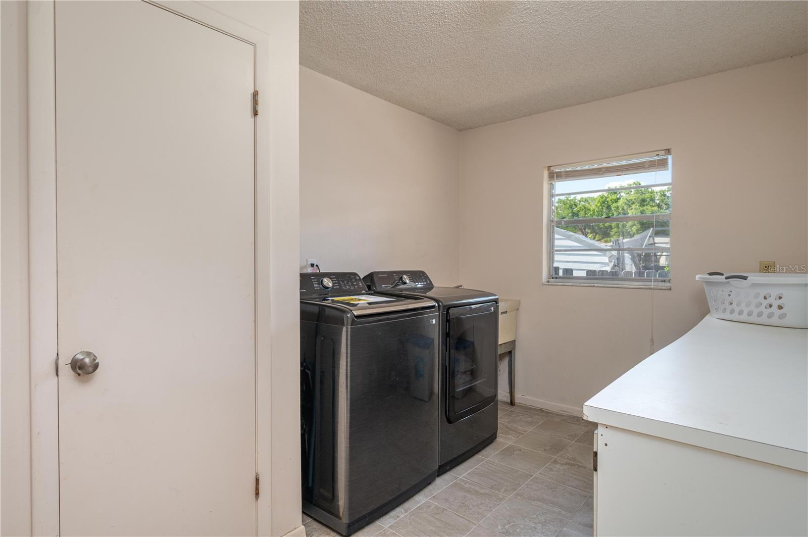 ELOISE WOODS LAKE MARIAM UNIT - Residential