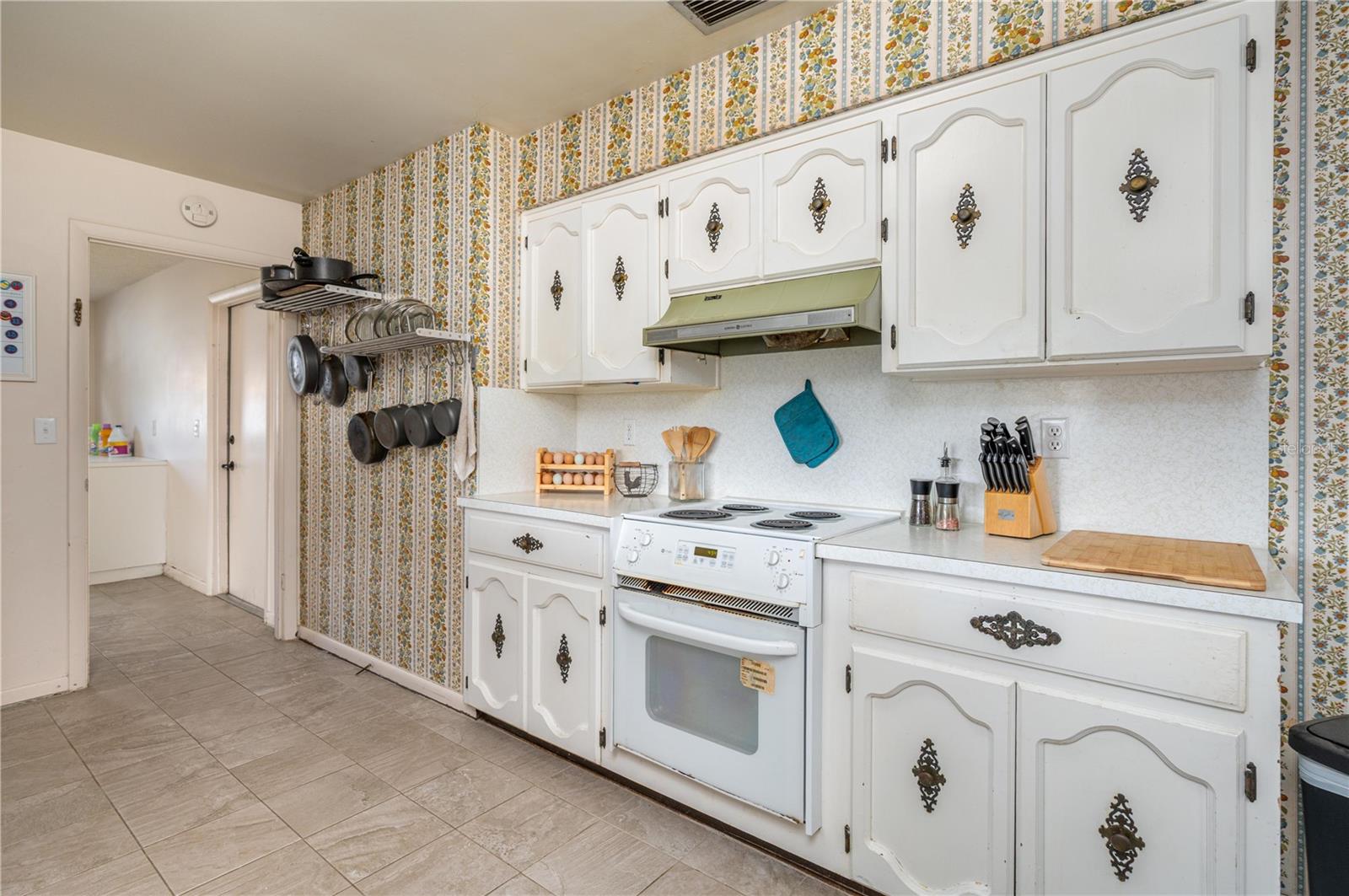 ELOISE WOODS LAKE MARIAM UNIT - Residential