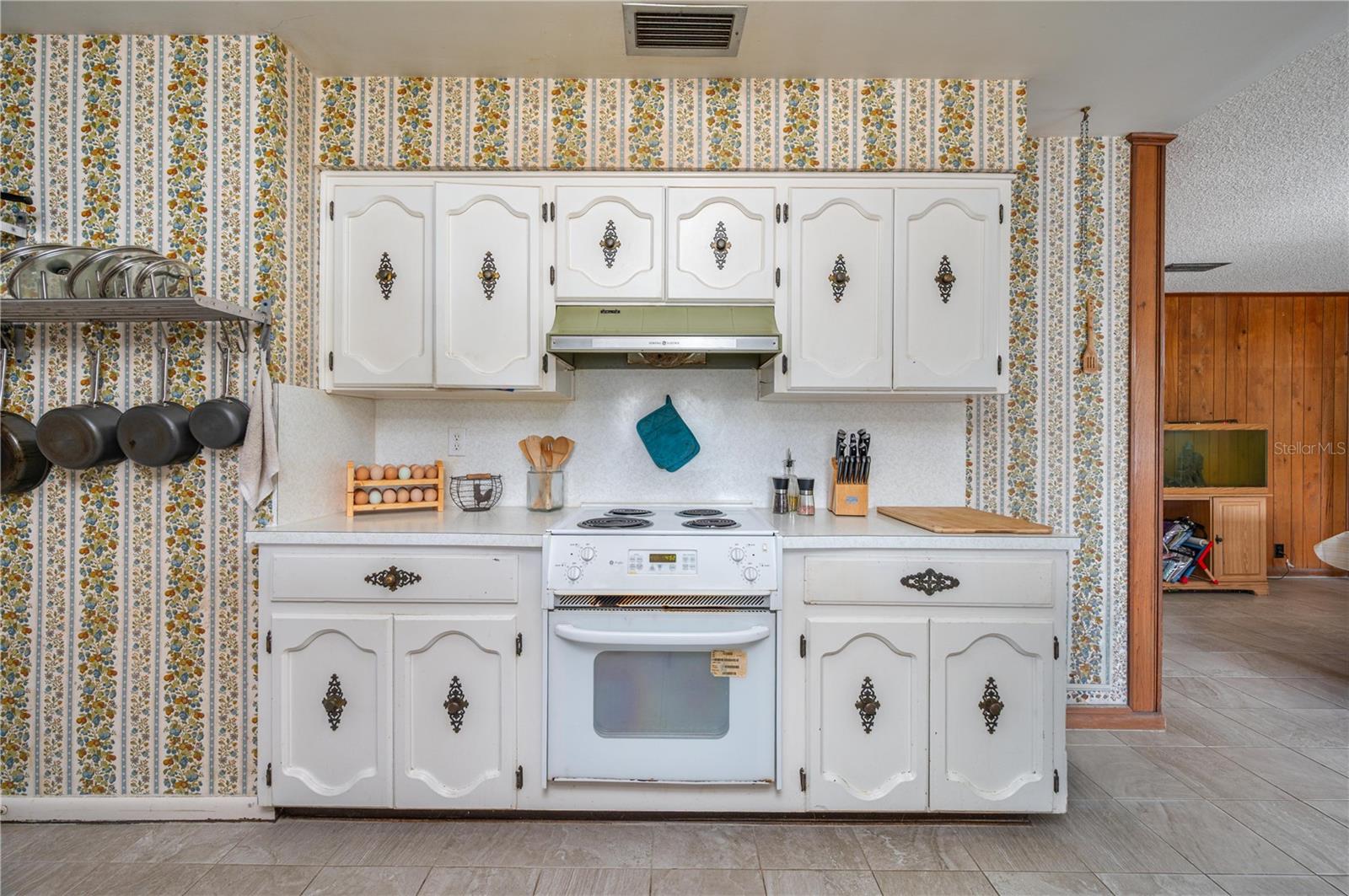 ELOISE WOODS LAKE MARIAM UNIT - Residential