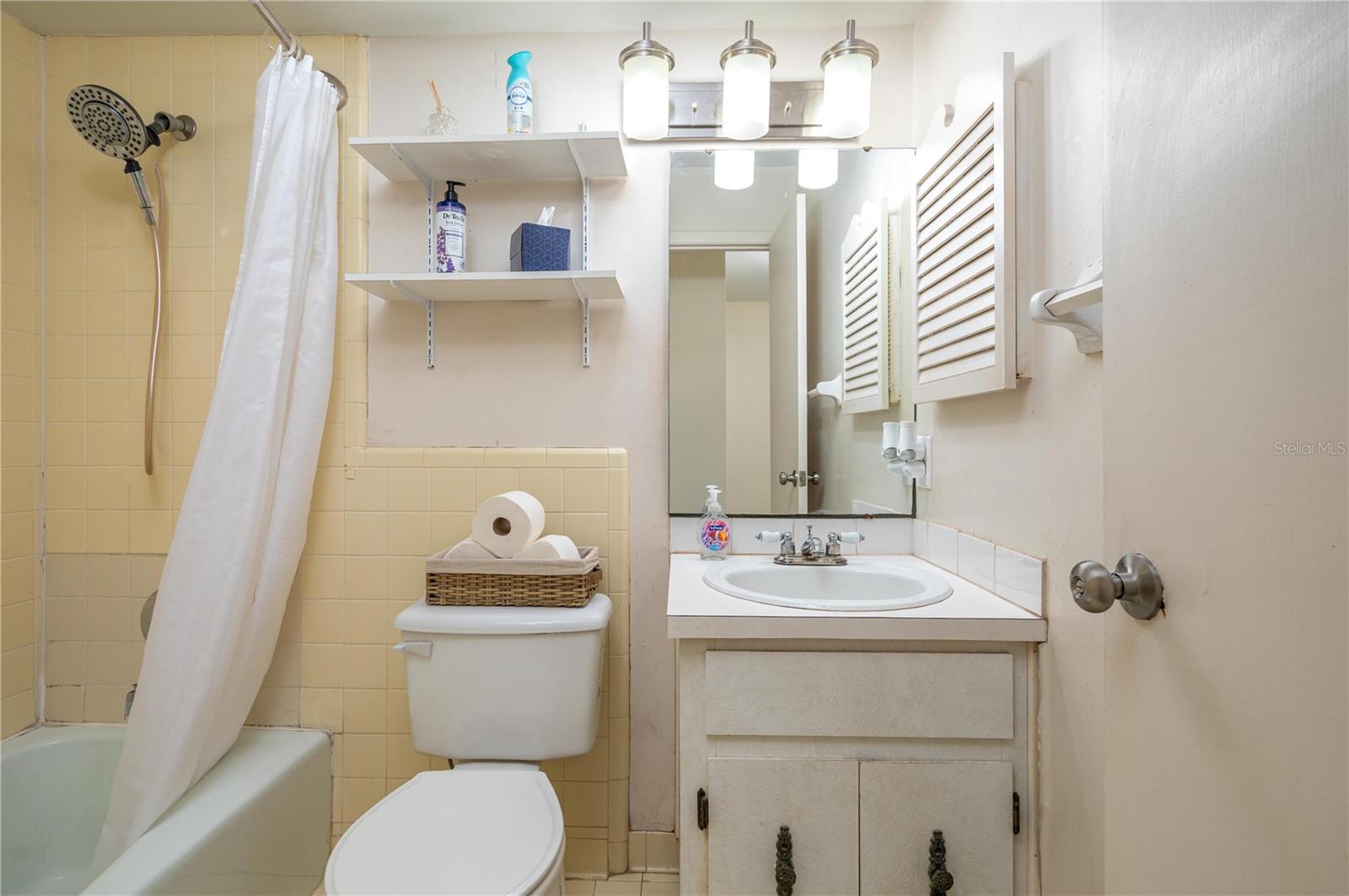 ELOISE WOODS LAKE MARIAM UNIT - Residential