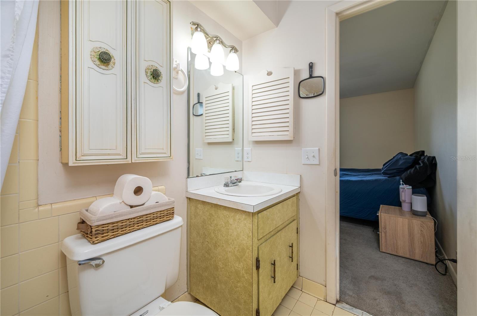 ELOISE WOODS LAKE MARIAM UNIT - Residential