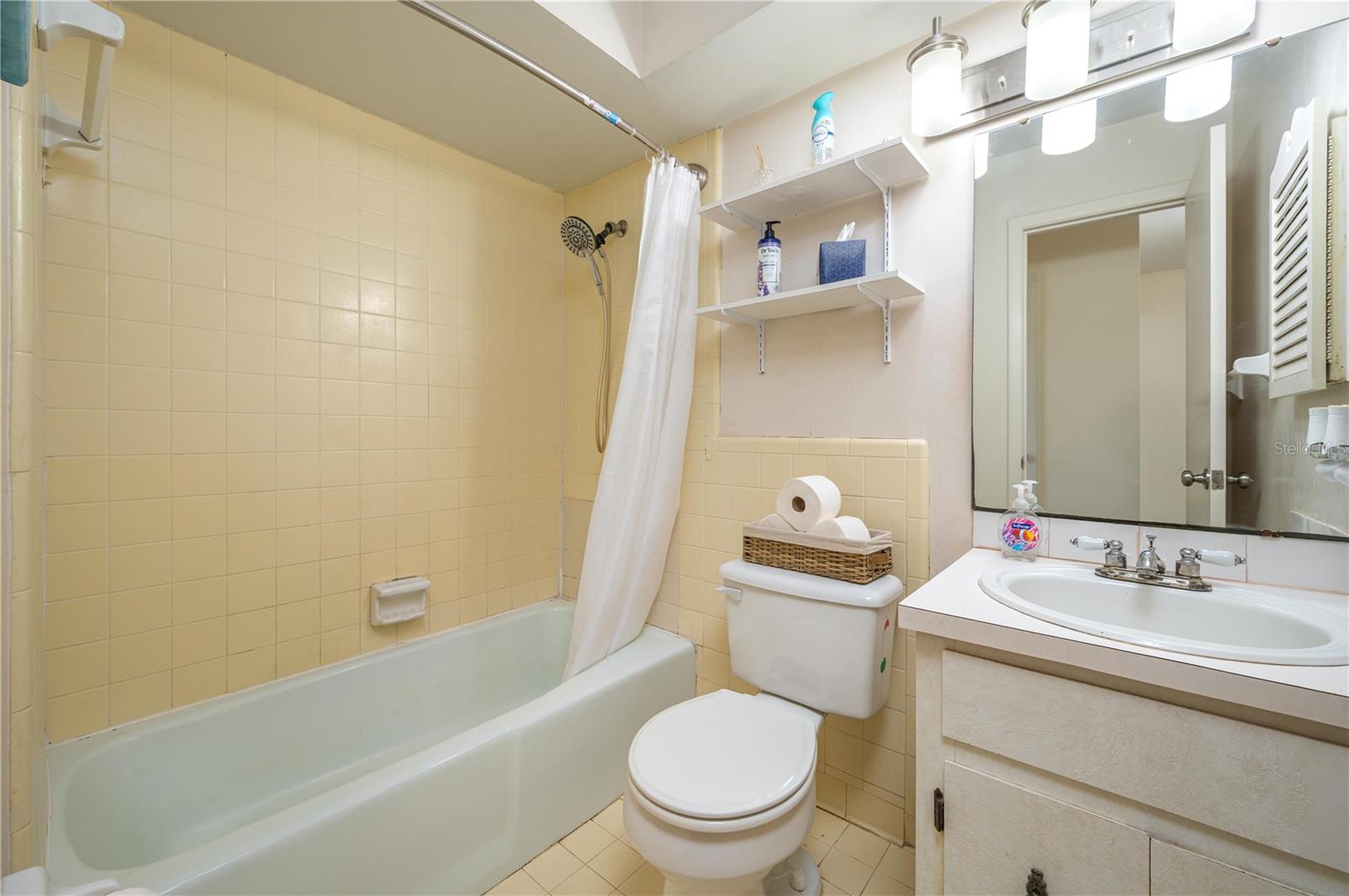 ELOISE WOODS LAKE MARIAM UNIT - Residential