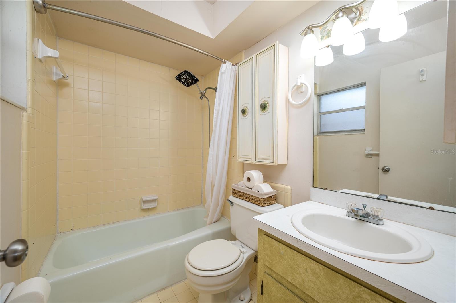 ELOISE WOODS LAKE MARIAM UNIT - Residential