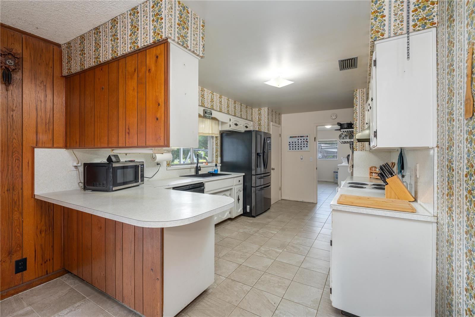 ELOISE WOODS LAKE MARIAM UNIT - Residential