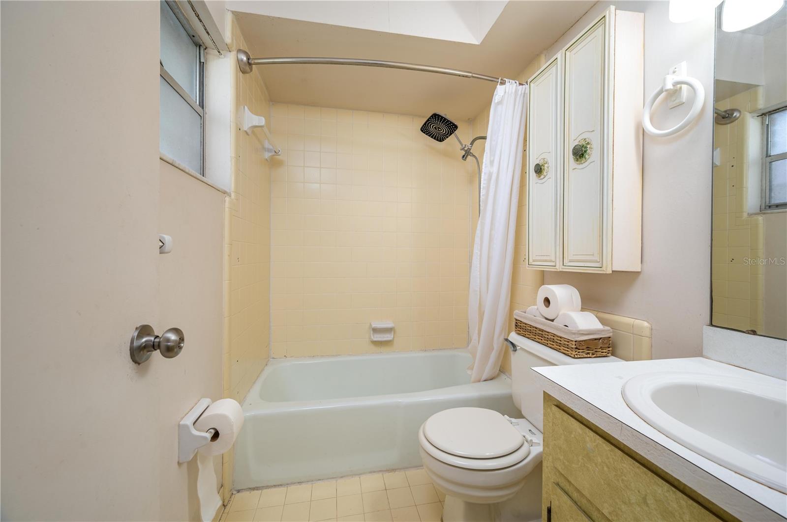 ELOISE WOODS LAKE MARIAM UNIT - Residential