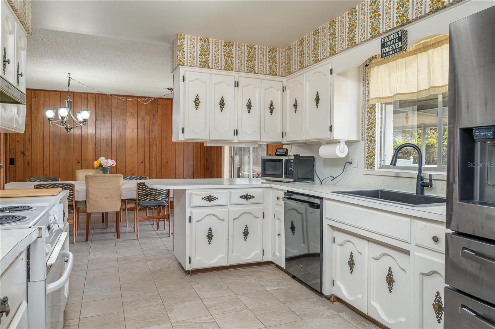 ELOISE WOODS LAKE MARIAM UNIT - Residential
