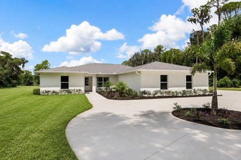 Photo of 39251 County Road 439, Umatilla, FL 32784 (MLS # G5114167)