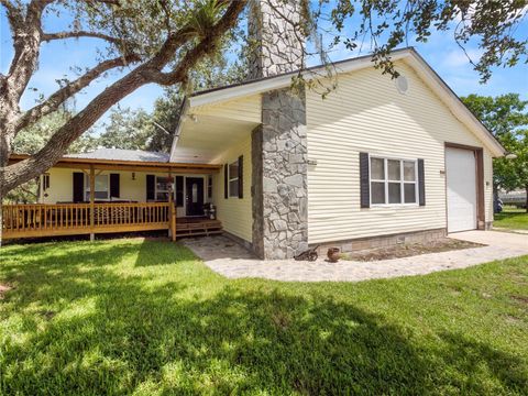 A home in LAKE WALES