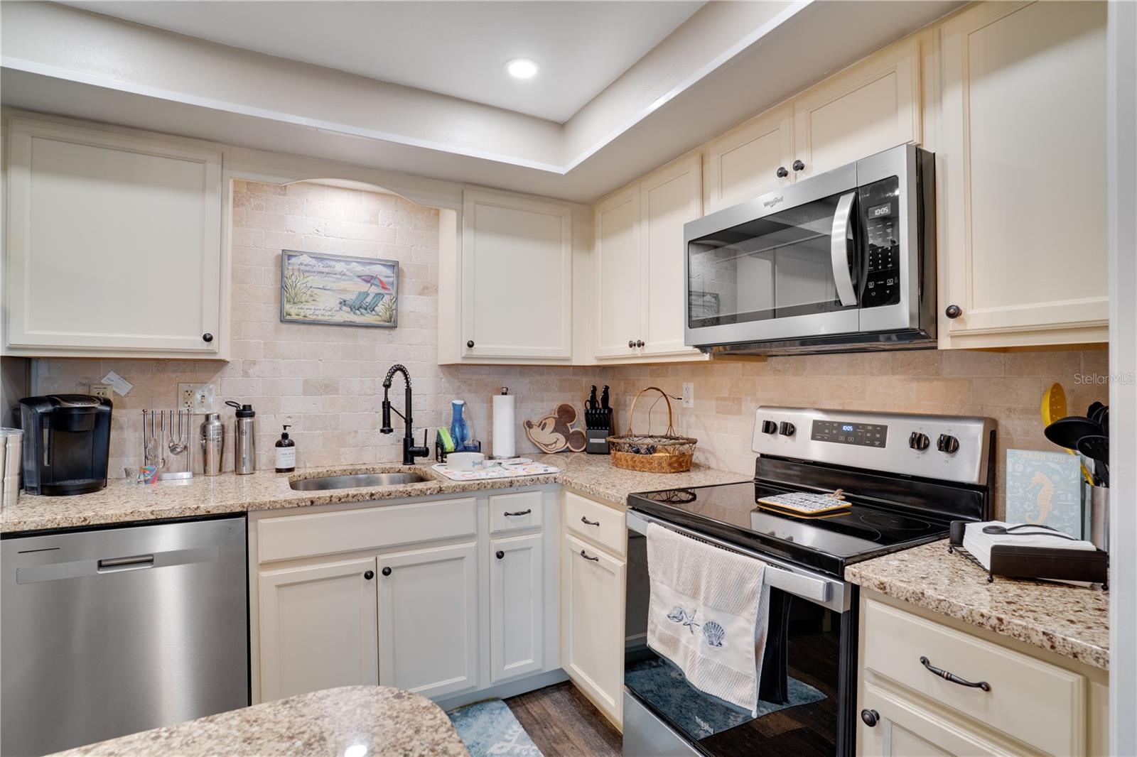 THREE PALMS POINTE CONDO - Residential Lease