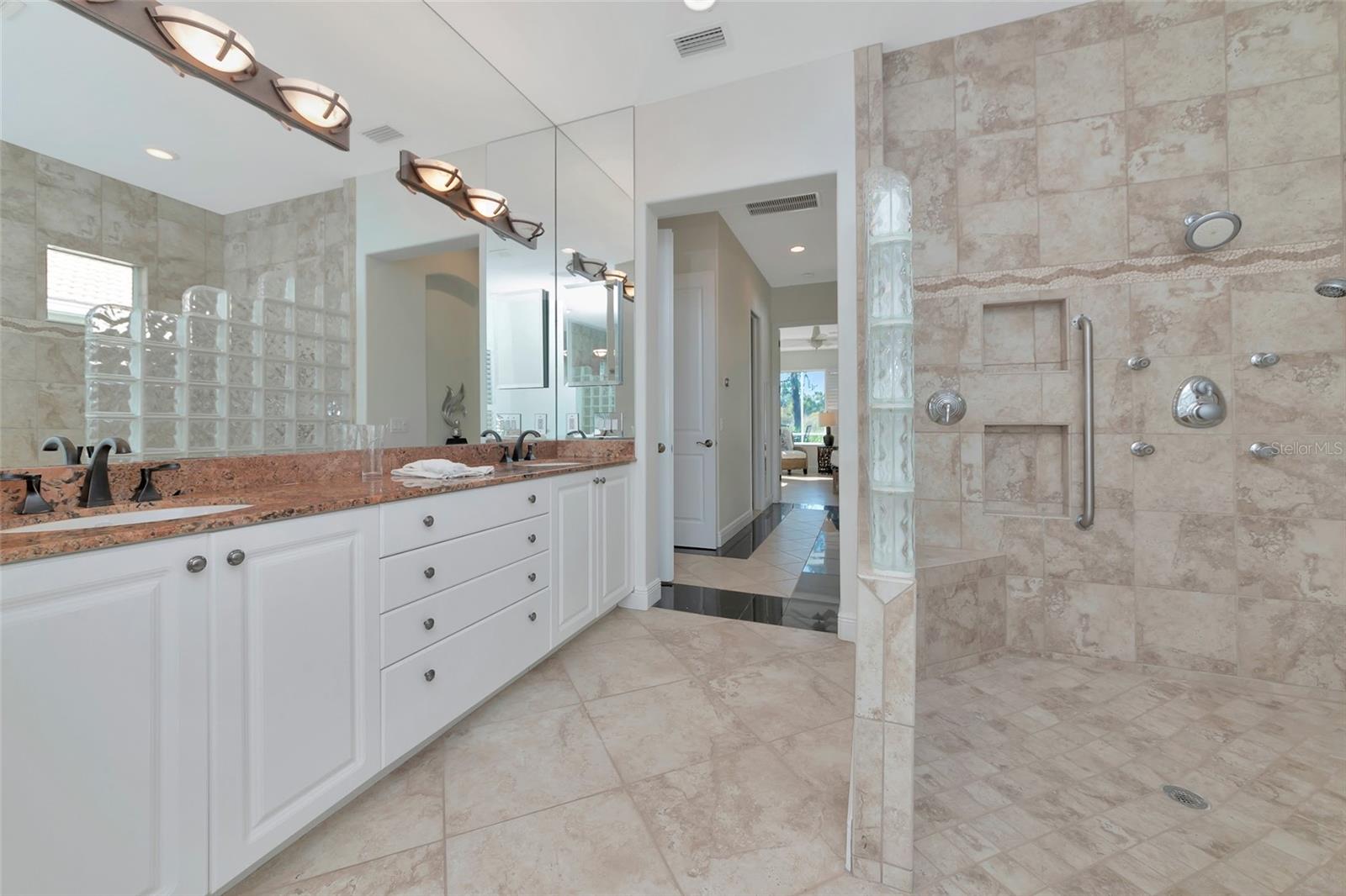 UNIVERSITY PARK COUNTRY CLUB - Residential