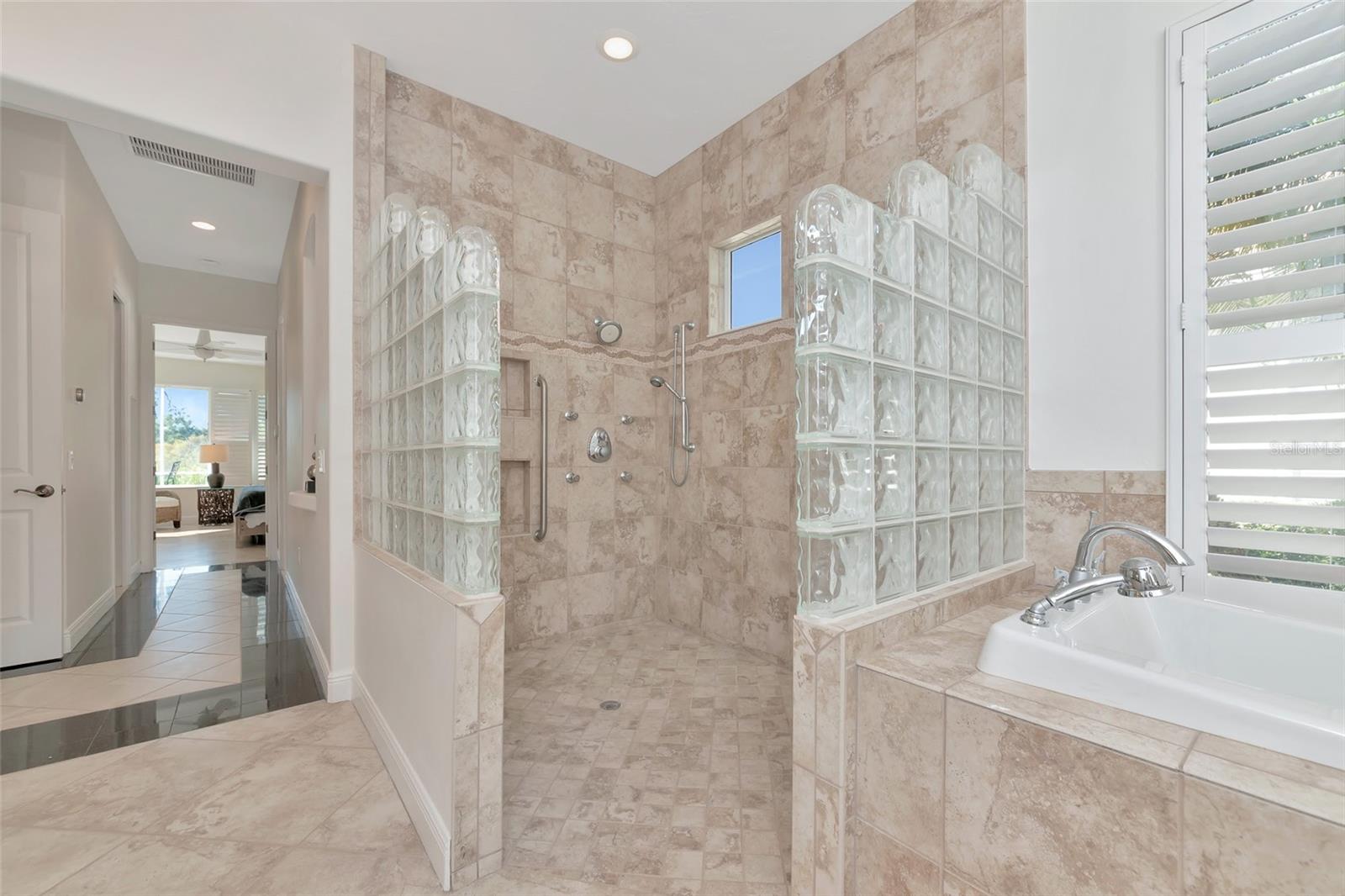 UNIVERSITY PARK COUNTRY CLUB - Residential