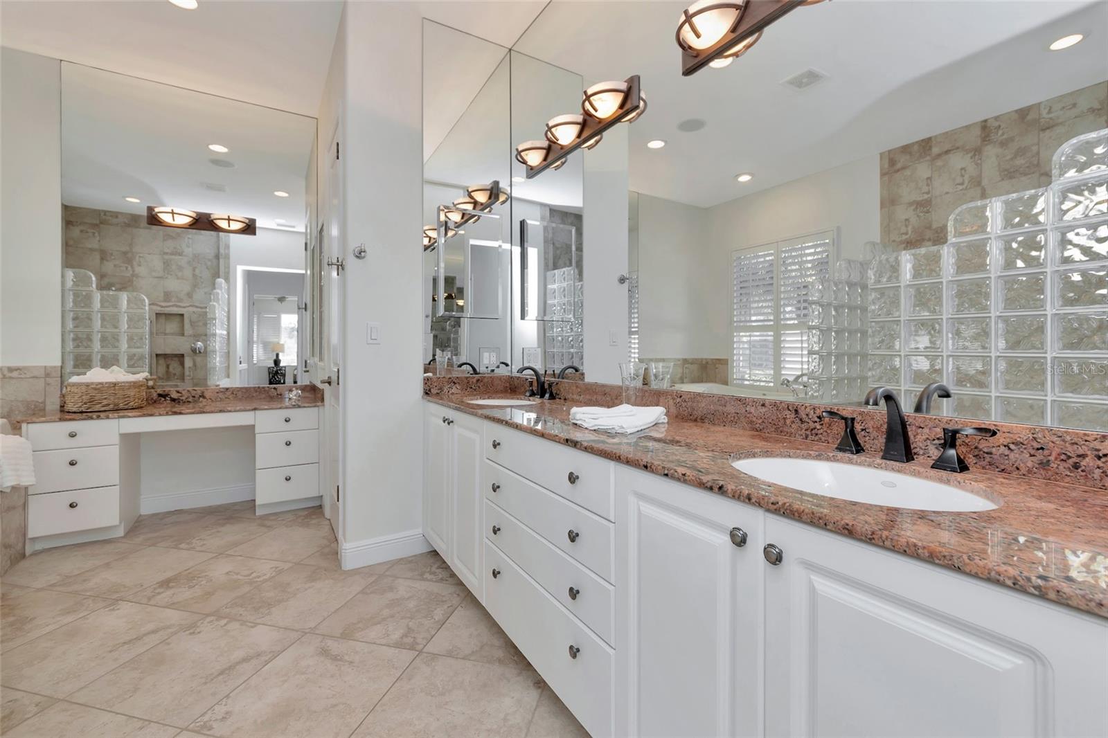 UNIVERSITY PARK COUNTRY CLUB - Residential