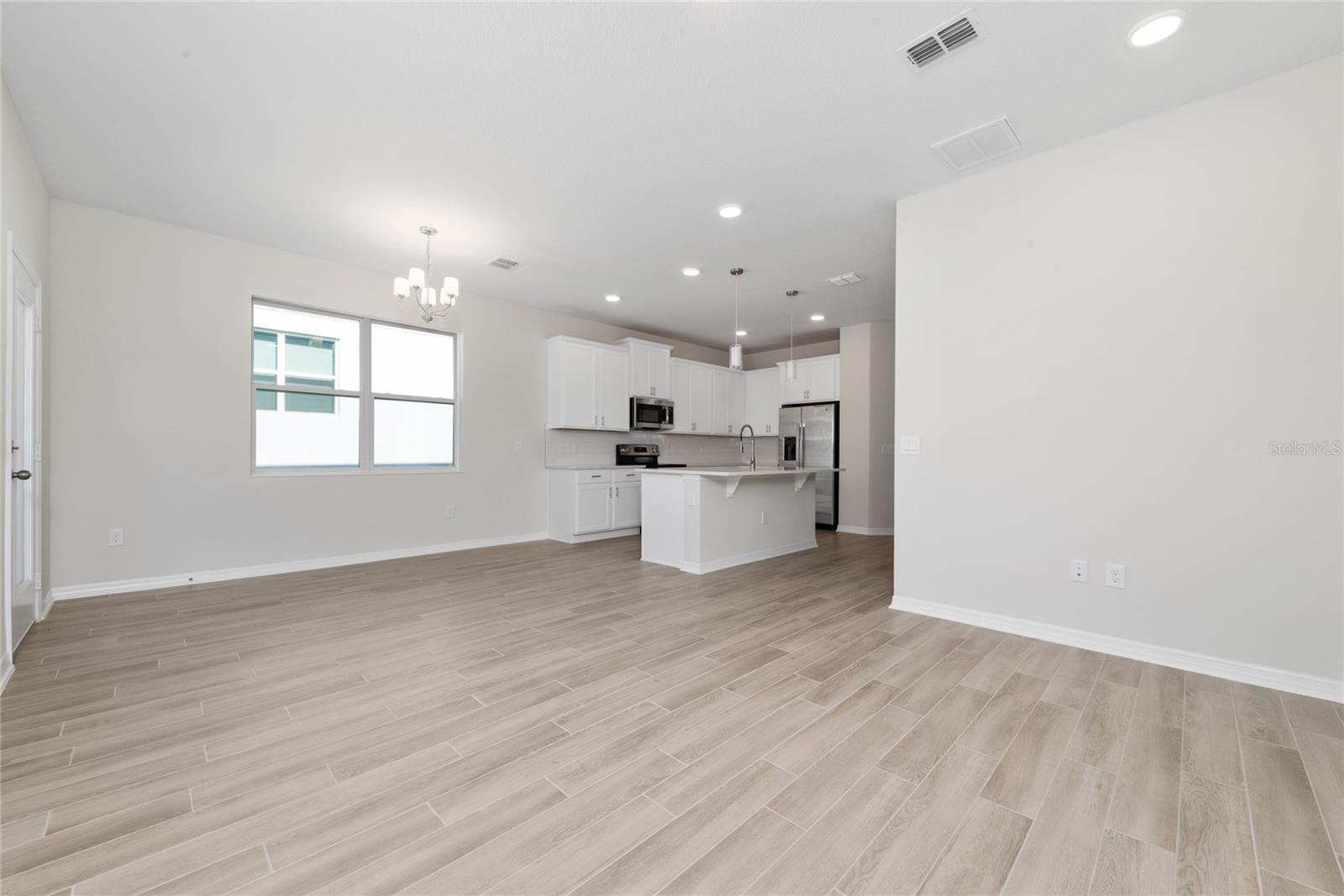 ENCORE/OVATION PH 4B - Residential Lease