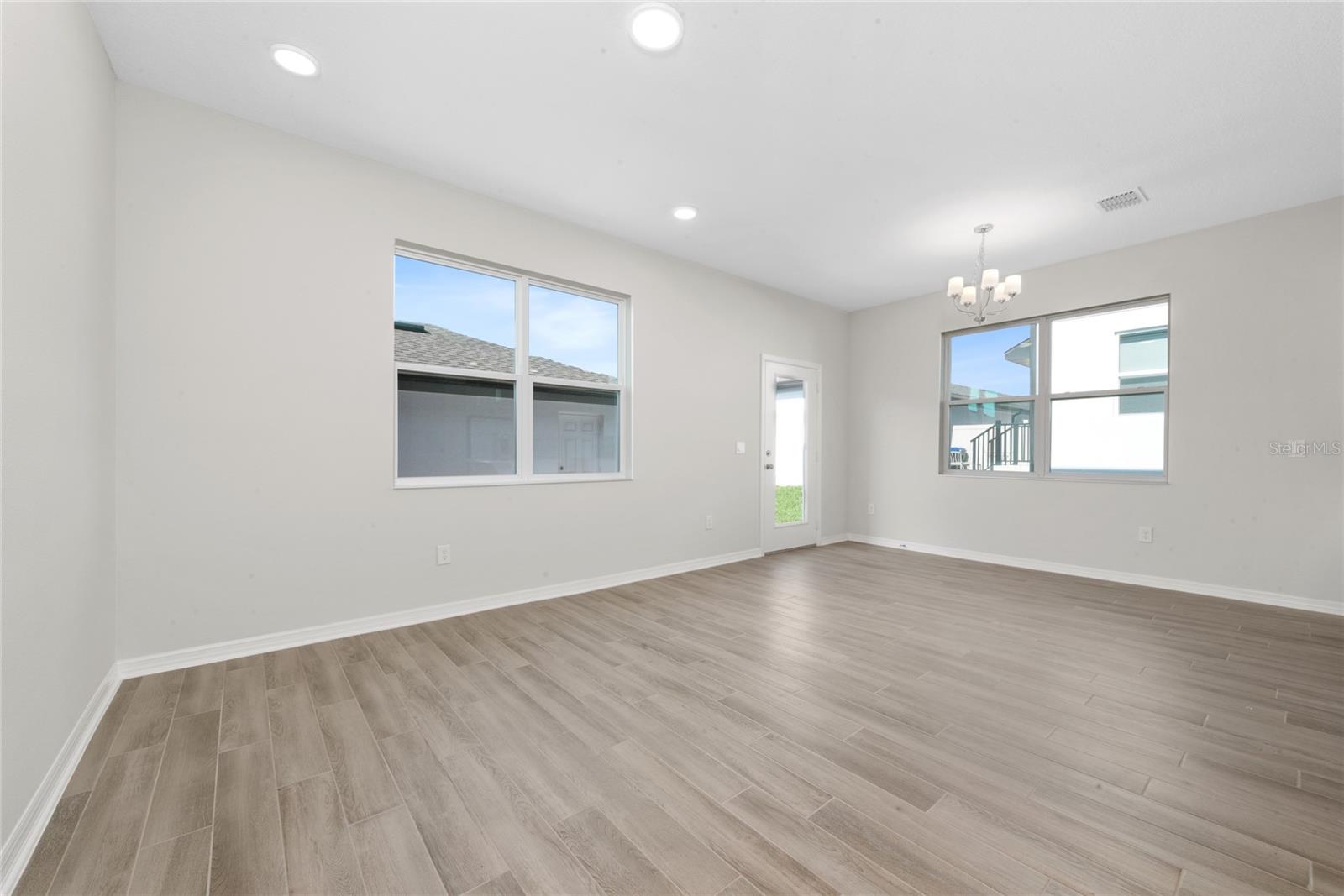 ENCORE/OVATION PH 4B - Residential Lease