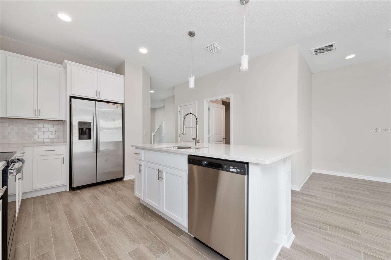 ENCORE/OVATION PH 4B - Residential Lease