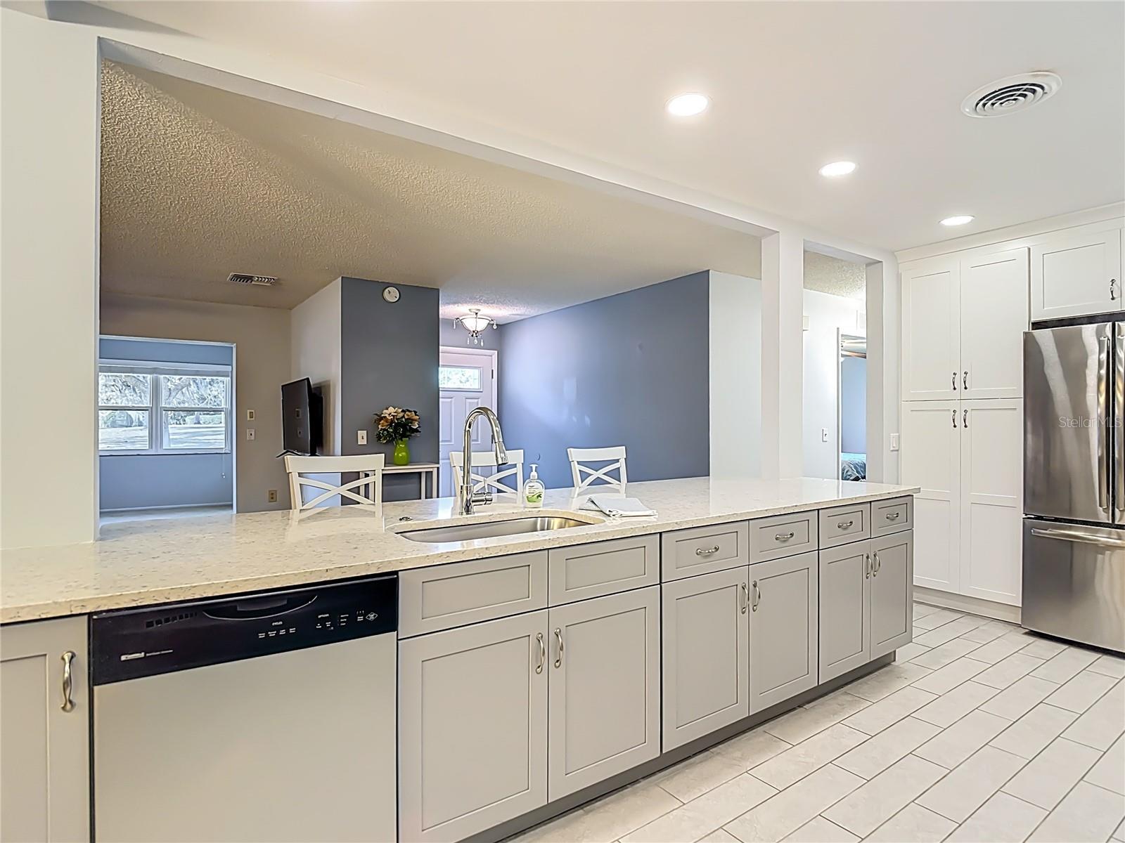 DOLLAR LAKE VILLAGE CONDO 02 - Residential