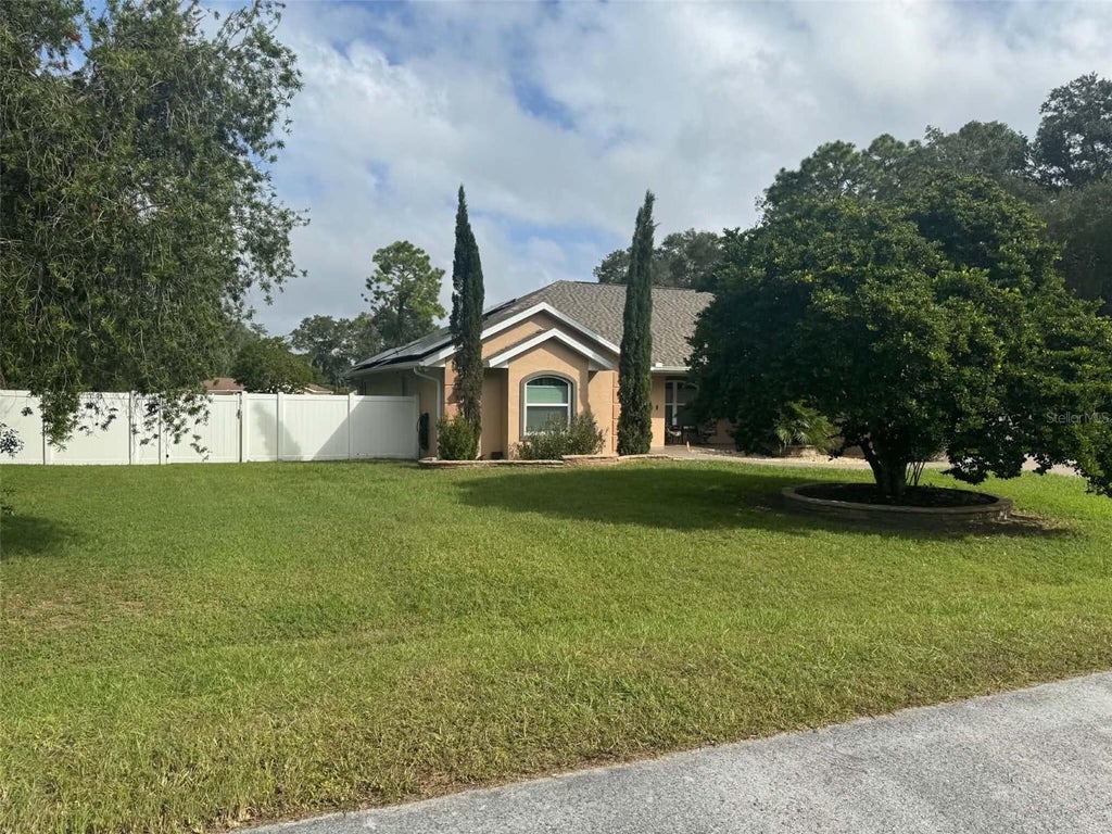 Photo of 8357 SE 157th Place, Summerfield, FL 34491 (MLS # O6452887)