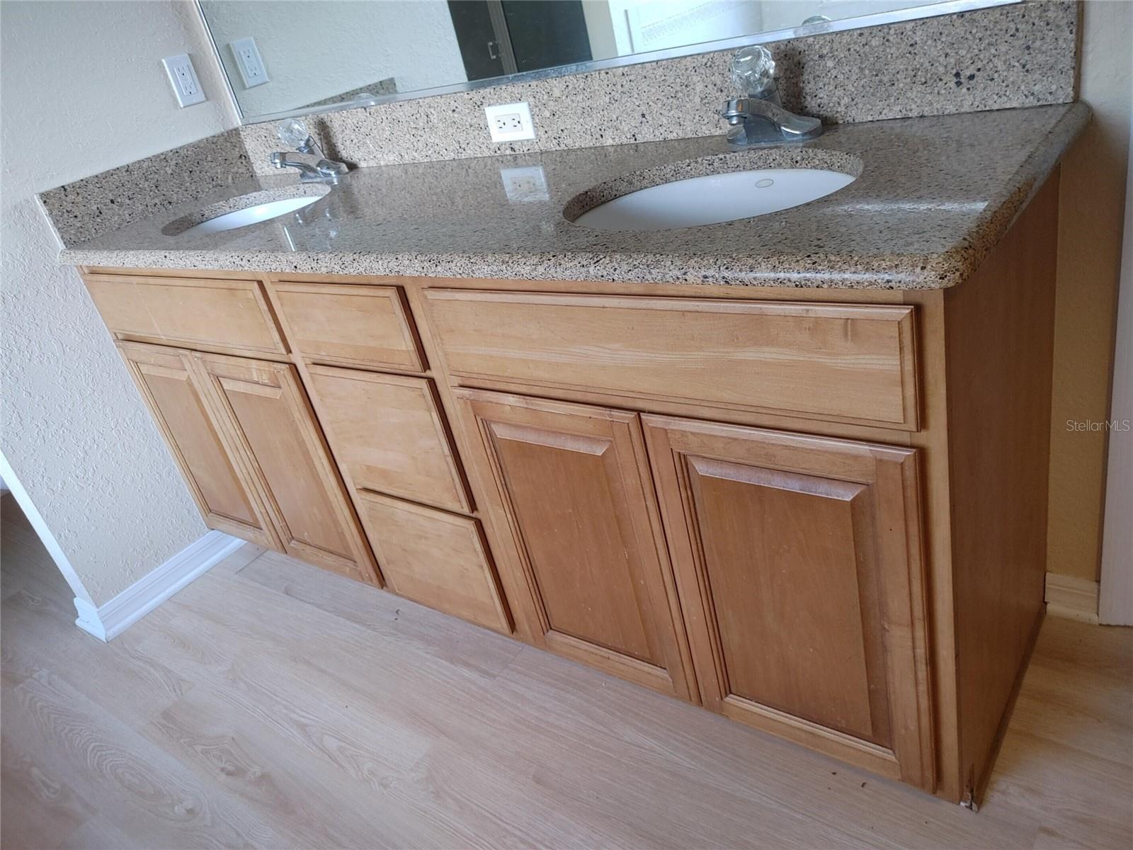 OXFORD MANOR - Residential