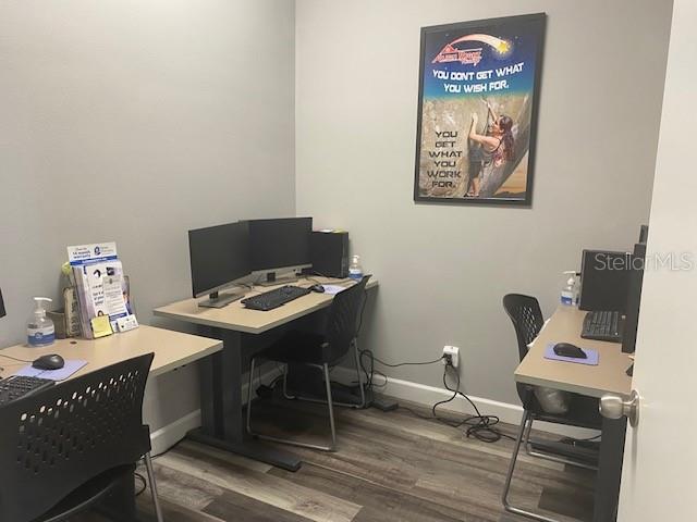 UNION PARK SHOPPING CENTER - Commercial Lease