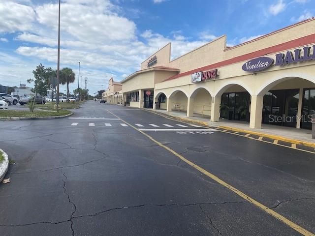 UNION PARK SHOPPING CENTER - Commercial Lease