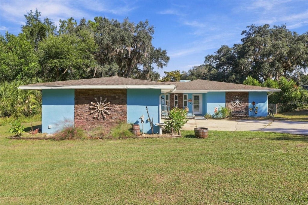 Photo of 8701 E Cresco Lane, Inverness, FL 34450 (MLS # OM734906)
