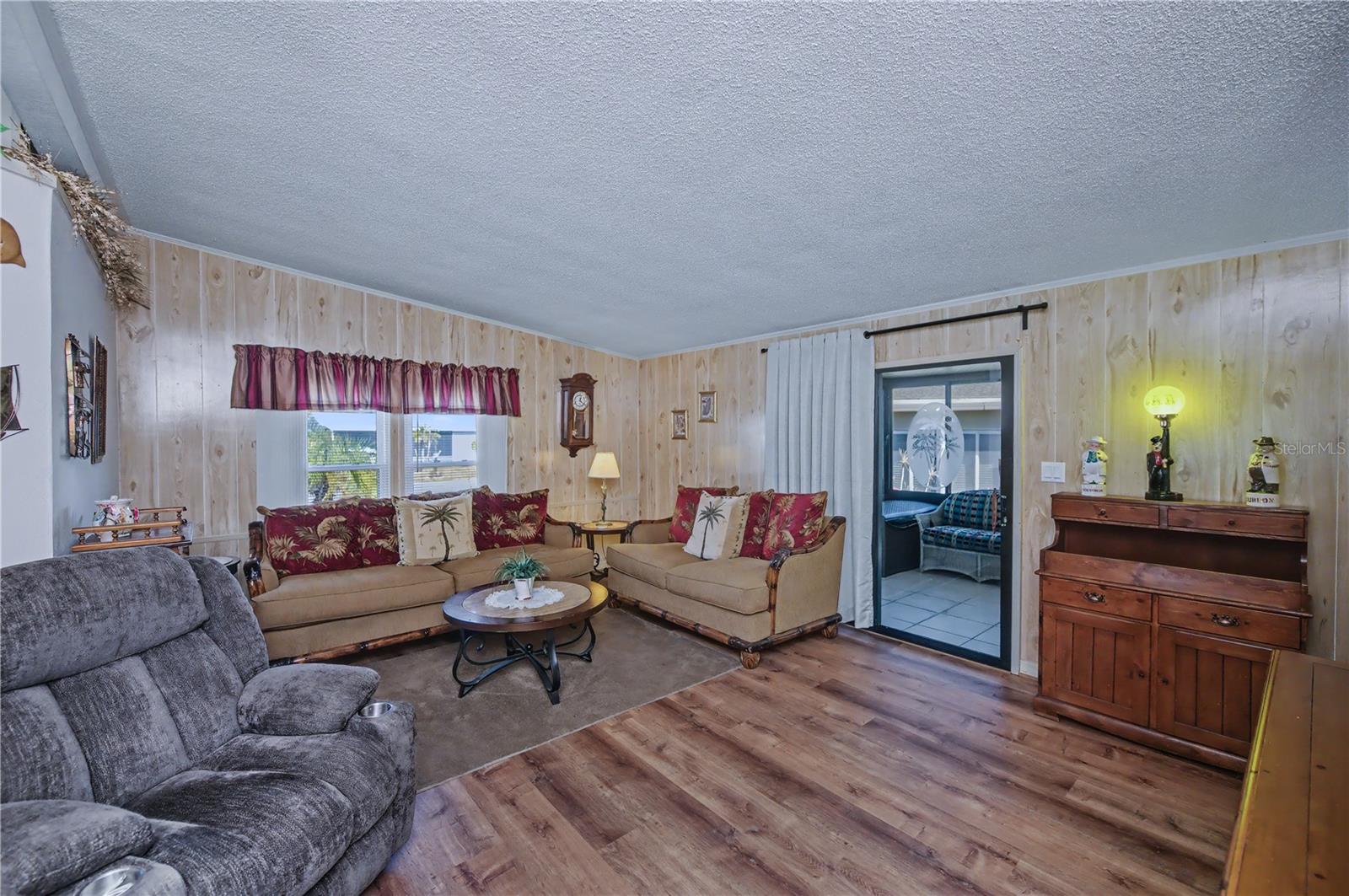 TANGERINE WOODS - Residential