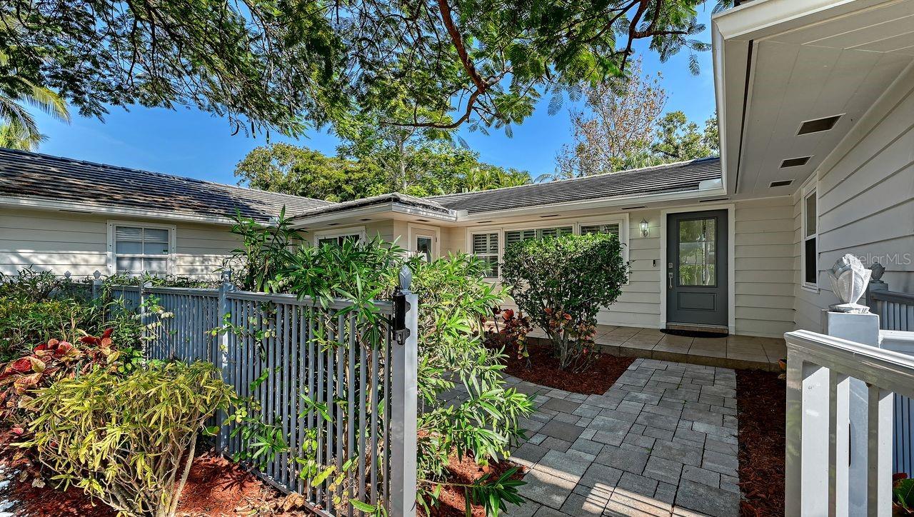 SAPPHIRE SHORES - Residential