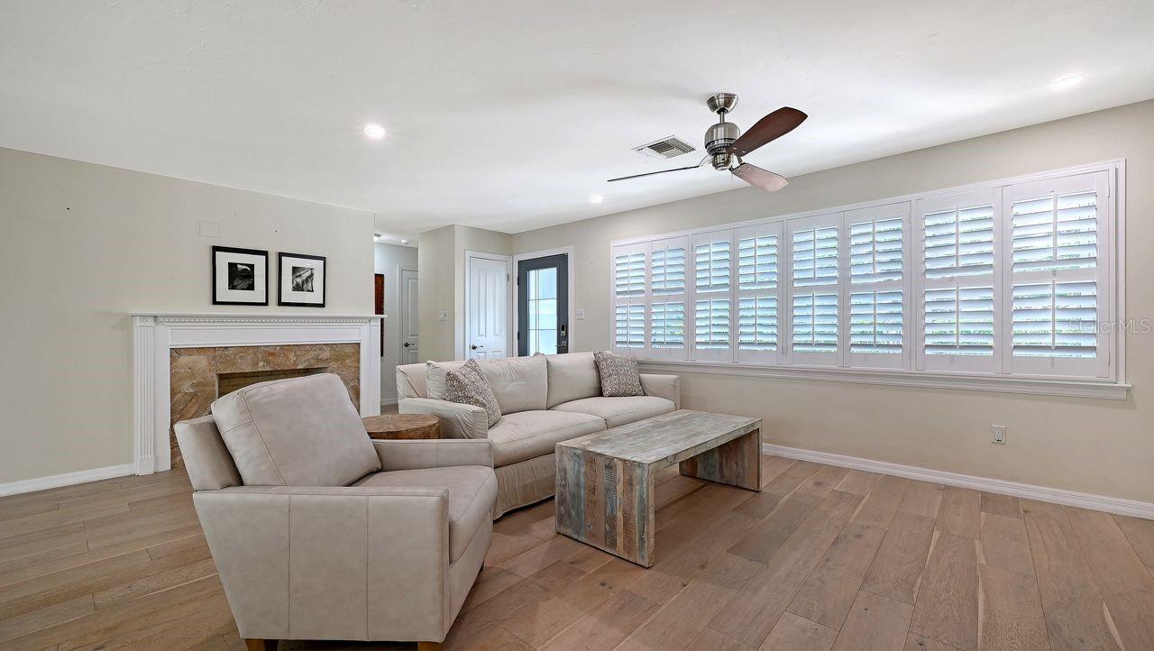 SAPPHIRE SHORES - Residential