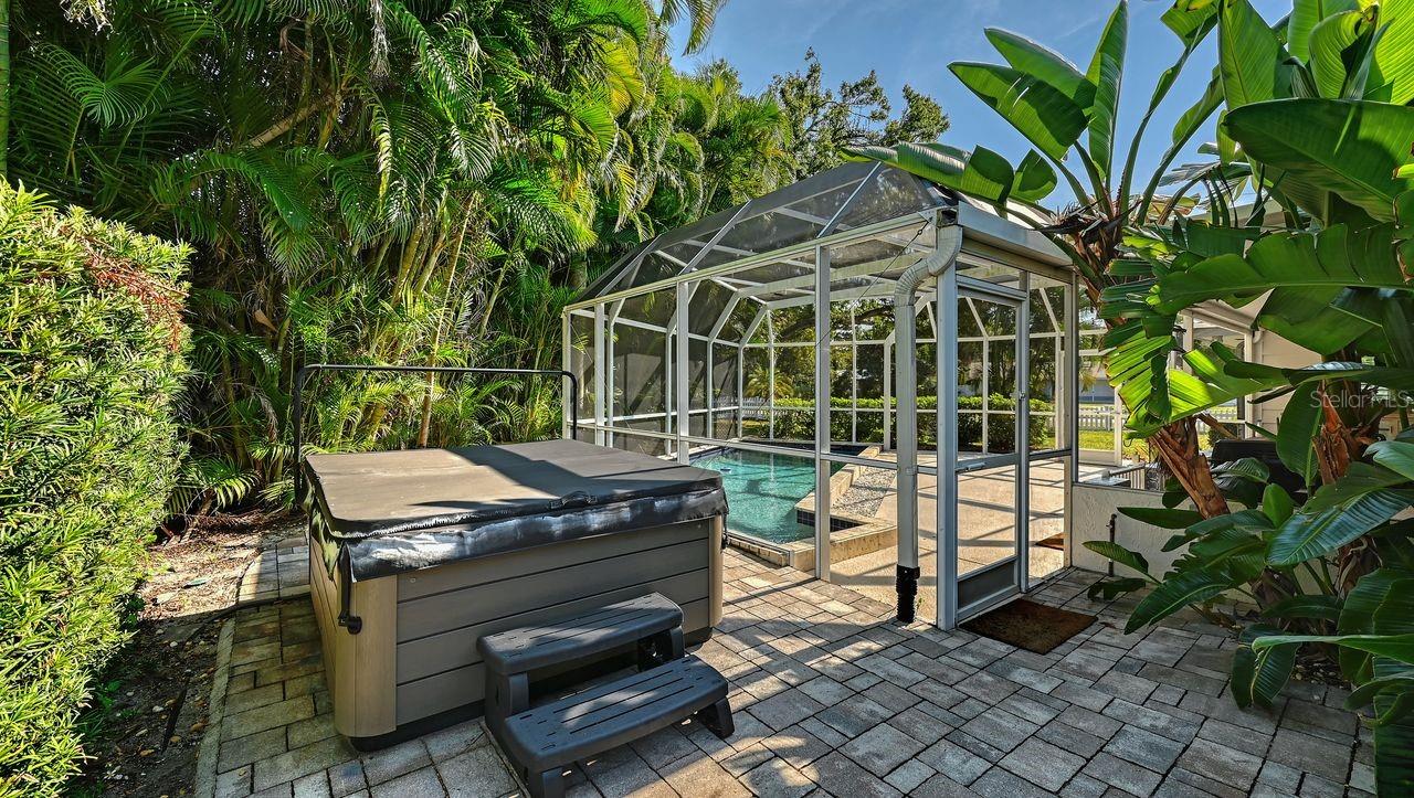 SAPPHIRE SHORES - Residential