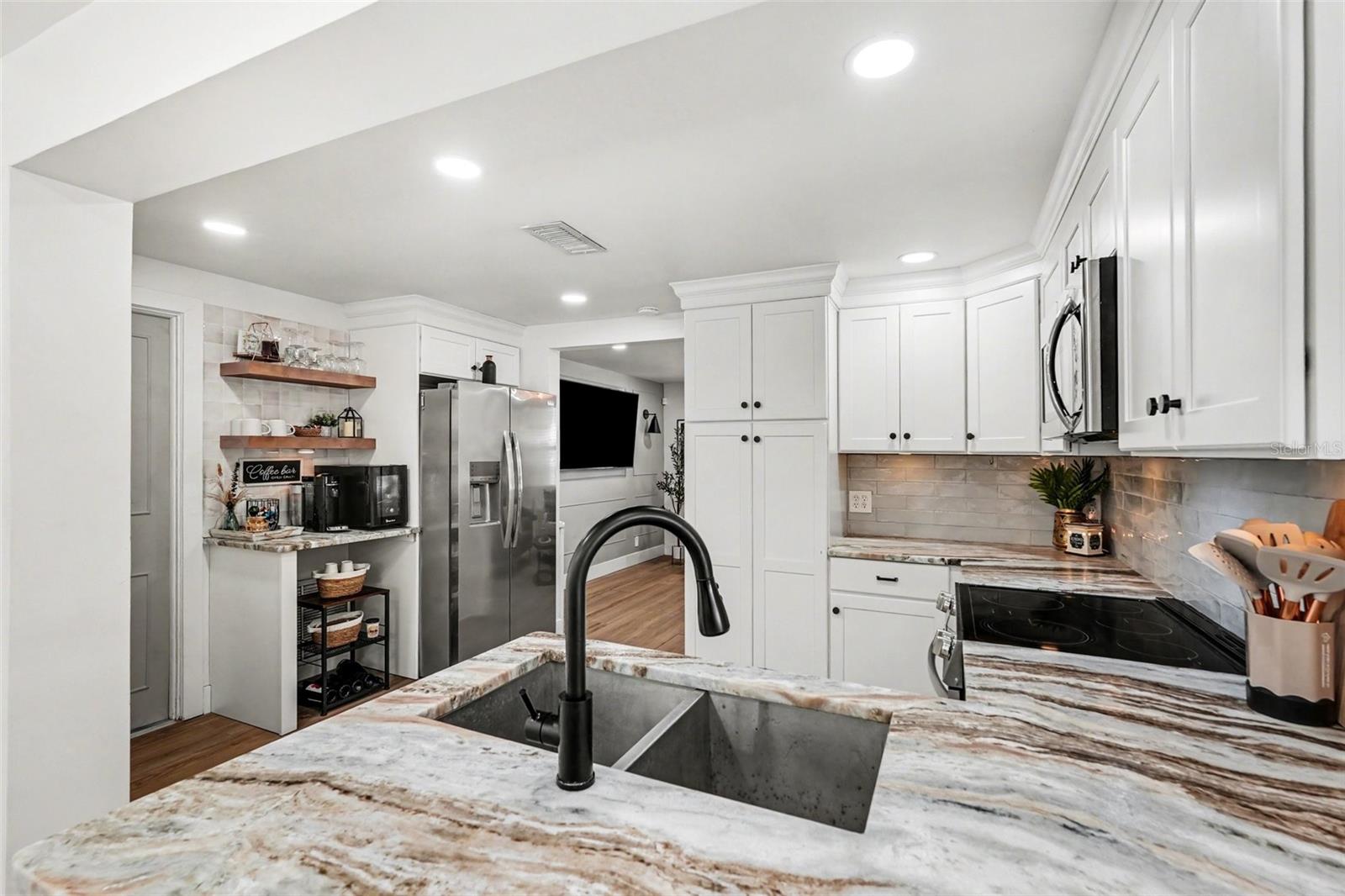 CLO MAR HOMES SUB - Residential