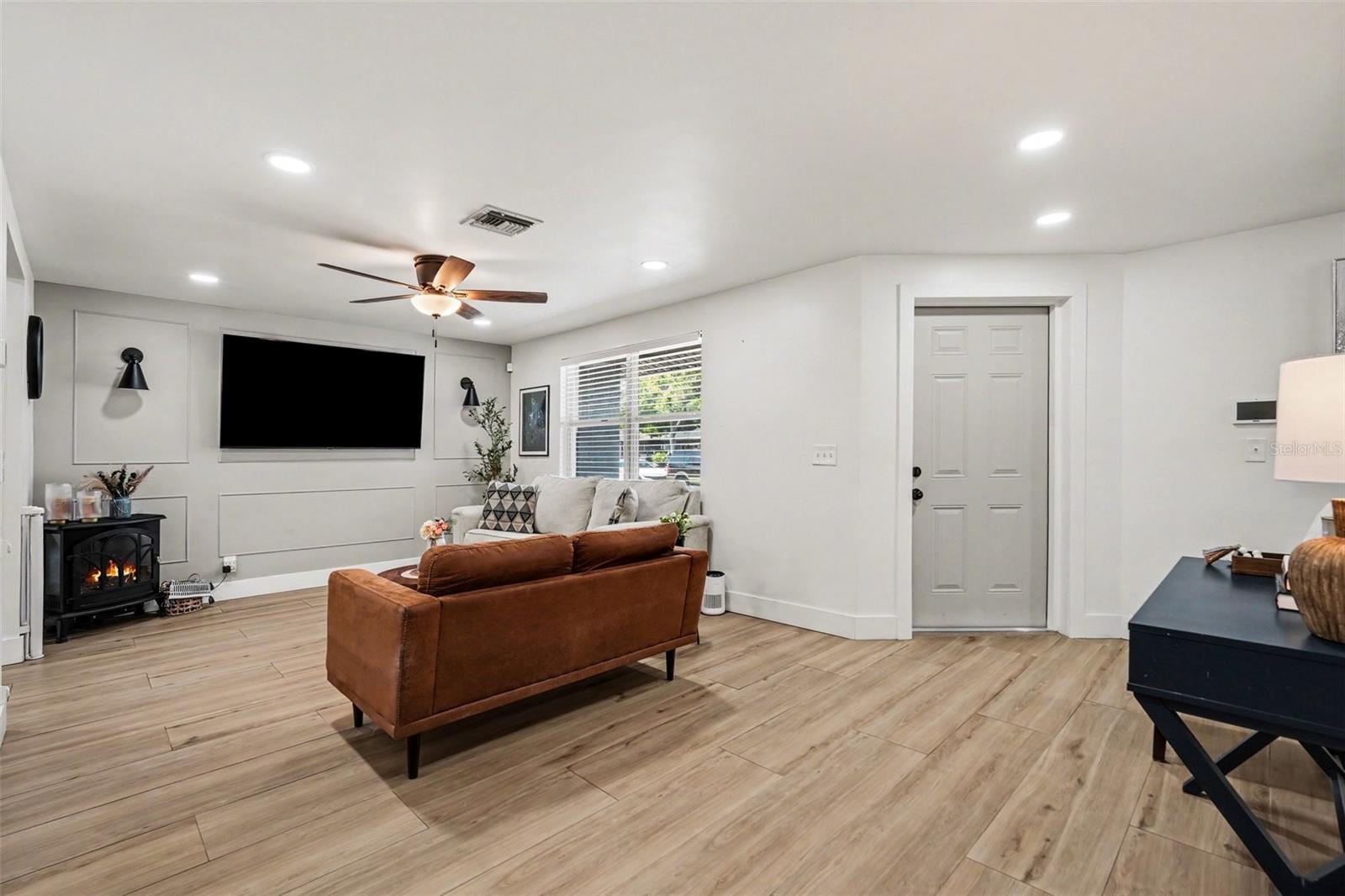 CLO MAR HOMES SUB - Residential