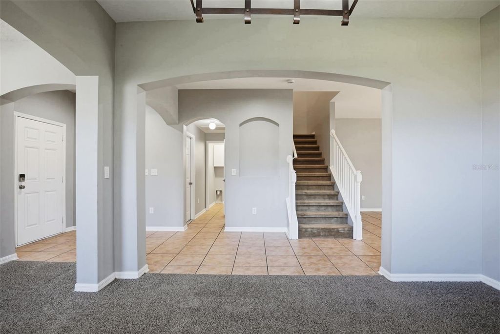 Photo of 6219 Gannetdale Drive, Lithia, FL 33547 (MLS # O6373977)