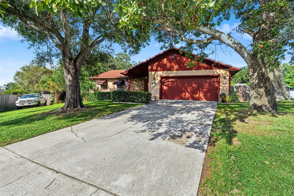 Photo of 4910 Foxrun Place, Lakeland, FL 33813 (MLS # TB8540415)