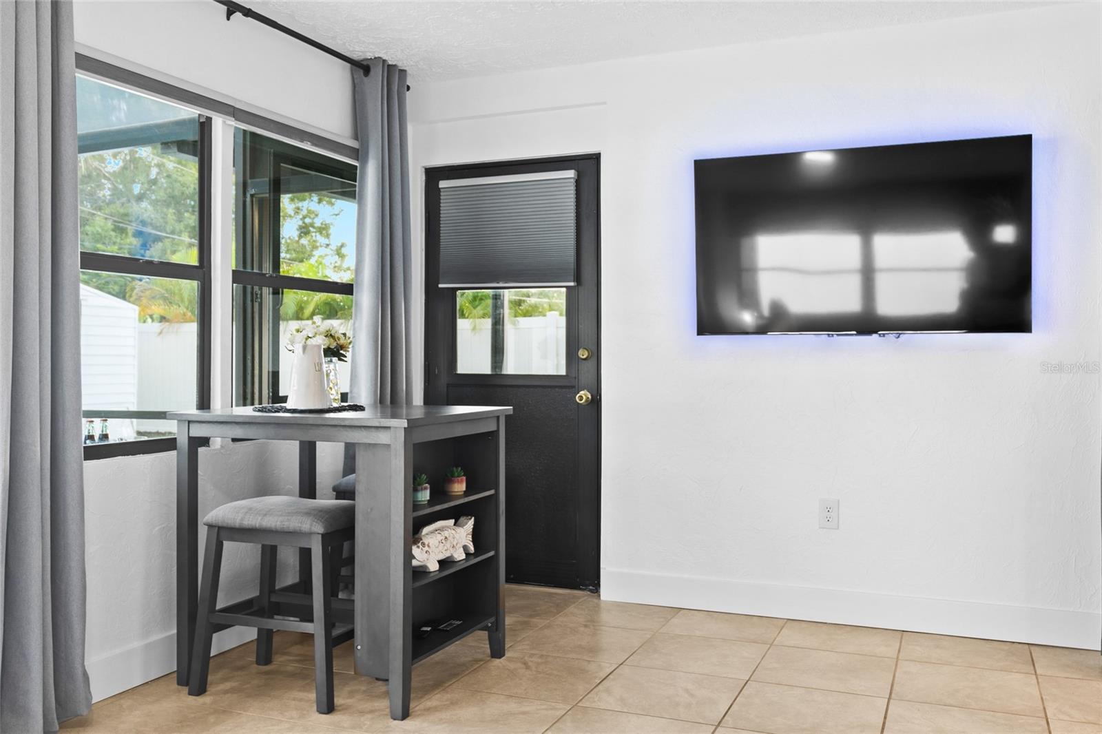 EAST GATE - Residential Lease