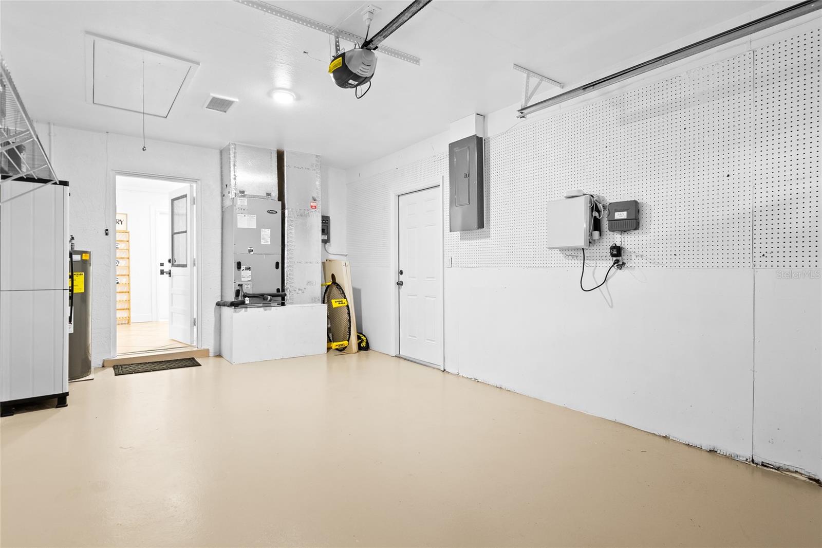 EAST GATE - Residential Lease