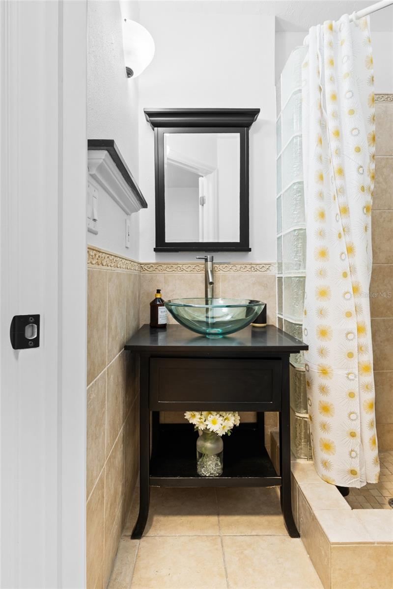 EAST GATE - Residential Lease
