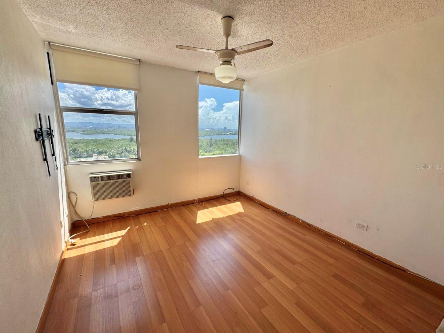 COND. MUNDO FELIZ - Residential