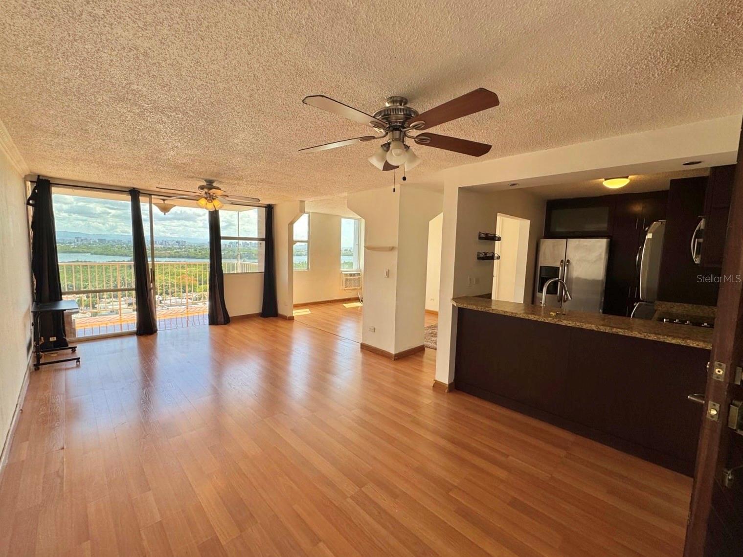 COND. MUNDO FELIZ - Residential