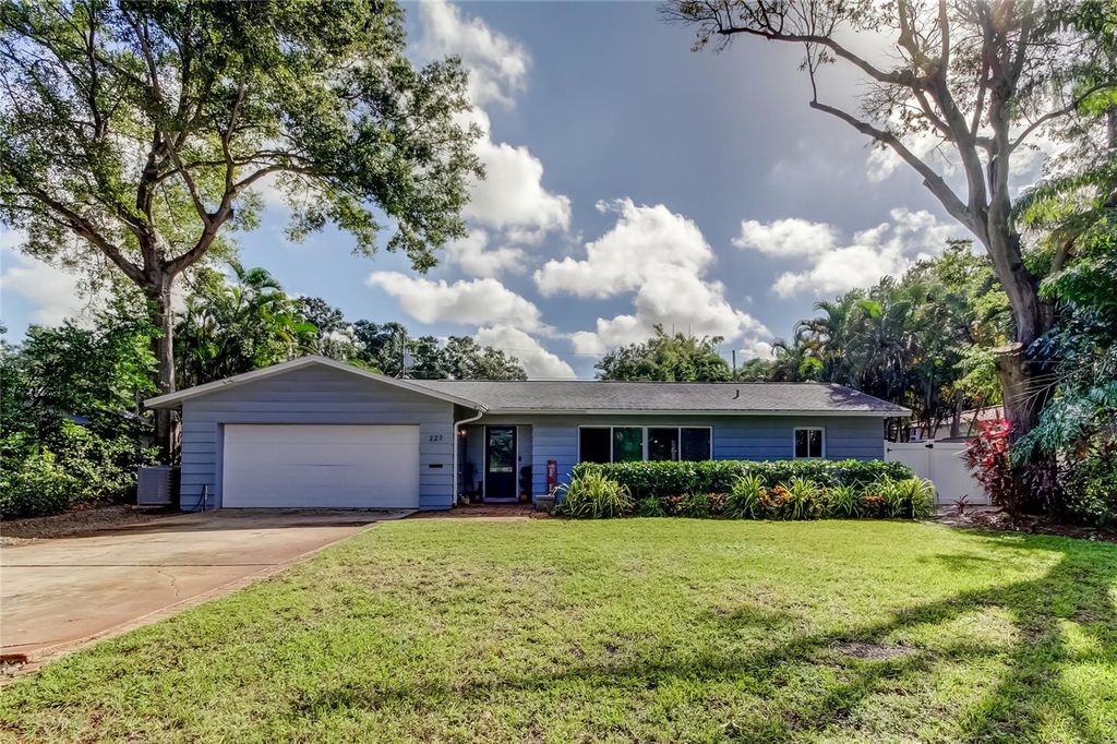 Photo of 227 Palm Lane N, St Petersburg, FL 33710 (MLS # TB8435722)