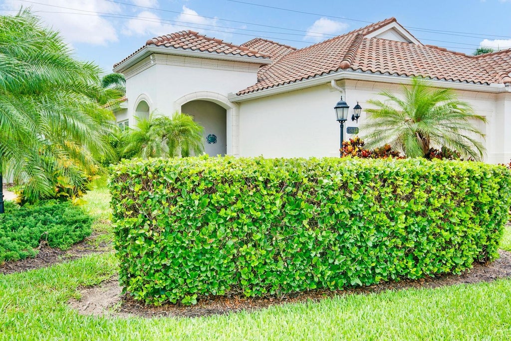 Photo of 1418 Calle Grand Street, Bradenton, FL 34209 (MLS # A4700356)