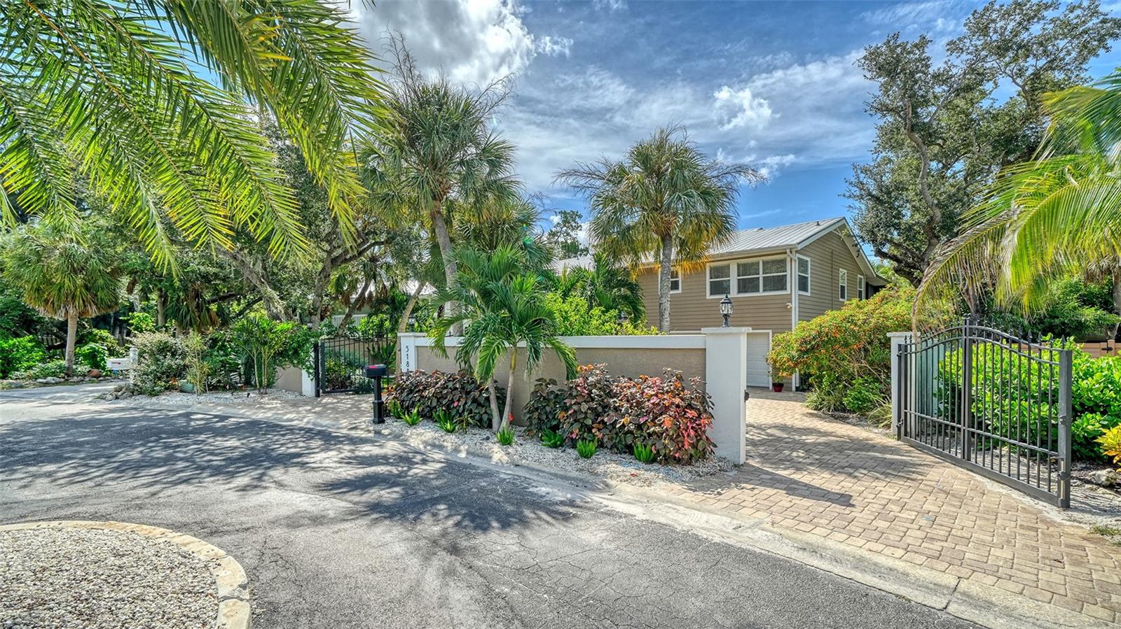 5188 SIESTA WOODS DRIVE