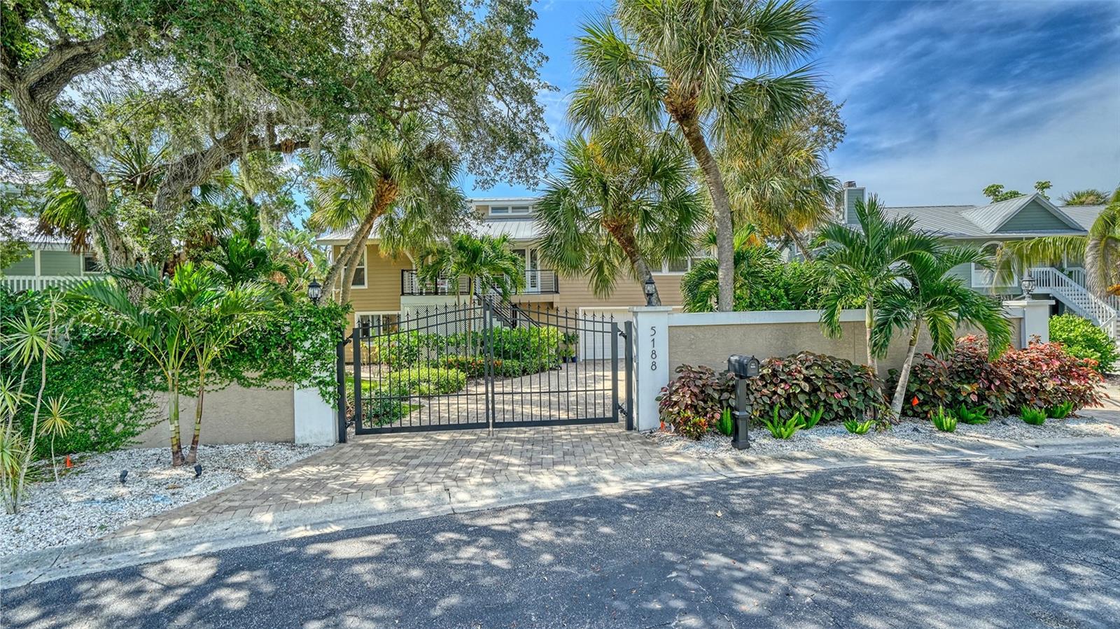 5188 SIESTA WOODS DRIVE