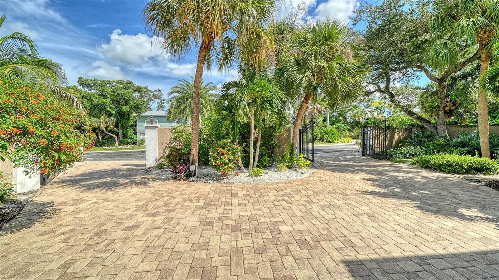 5188 SIESTA WOODS DRIVE