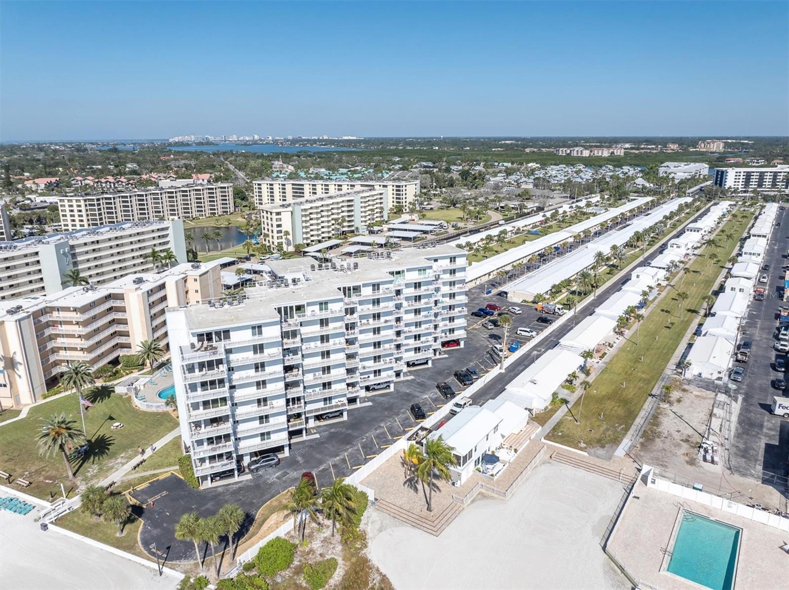 JAMAICA ROYALE TOWER II - Residential