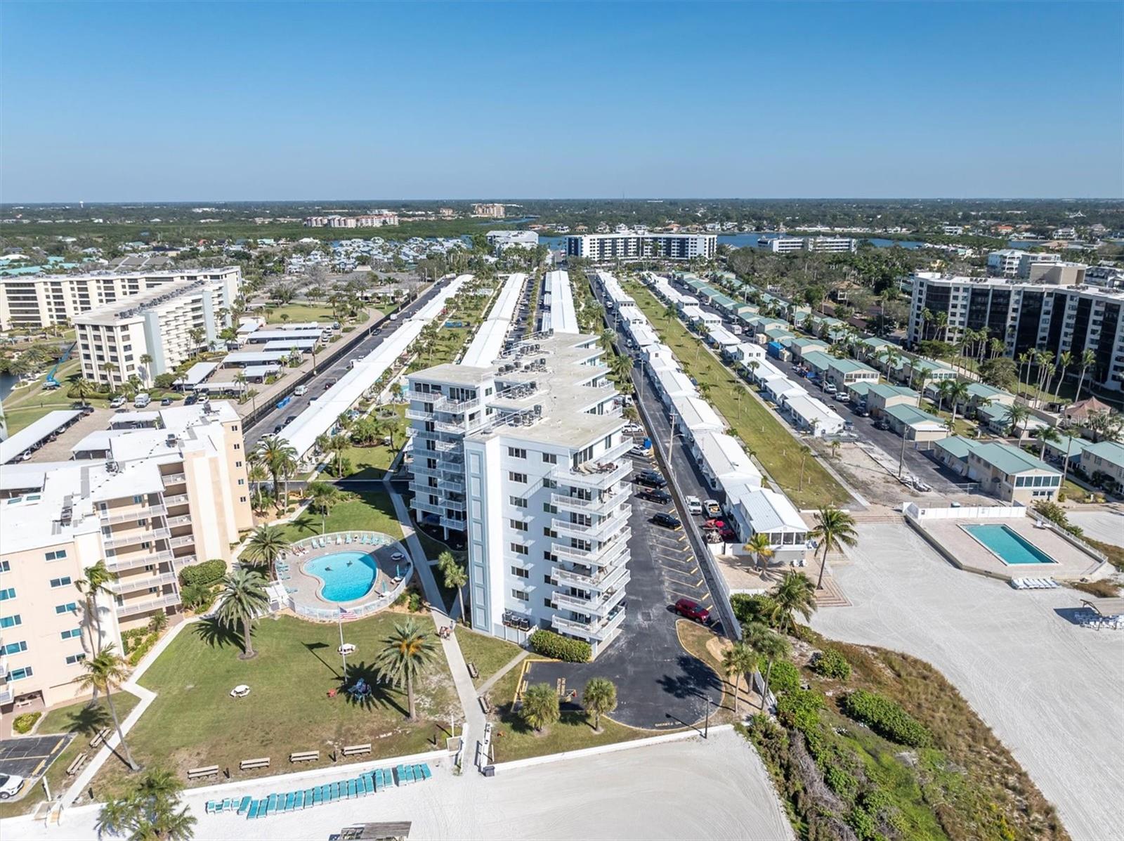 JAMAICA ROYALE TOWER II - Residential