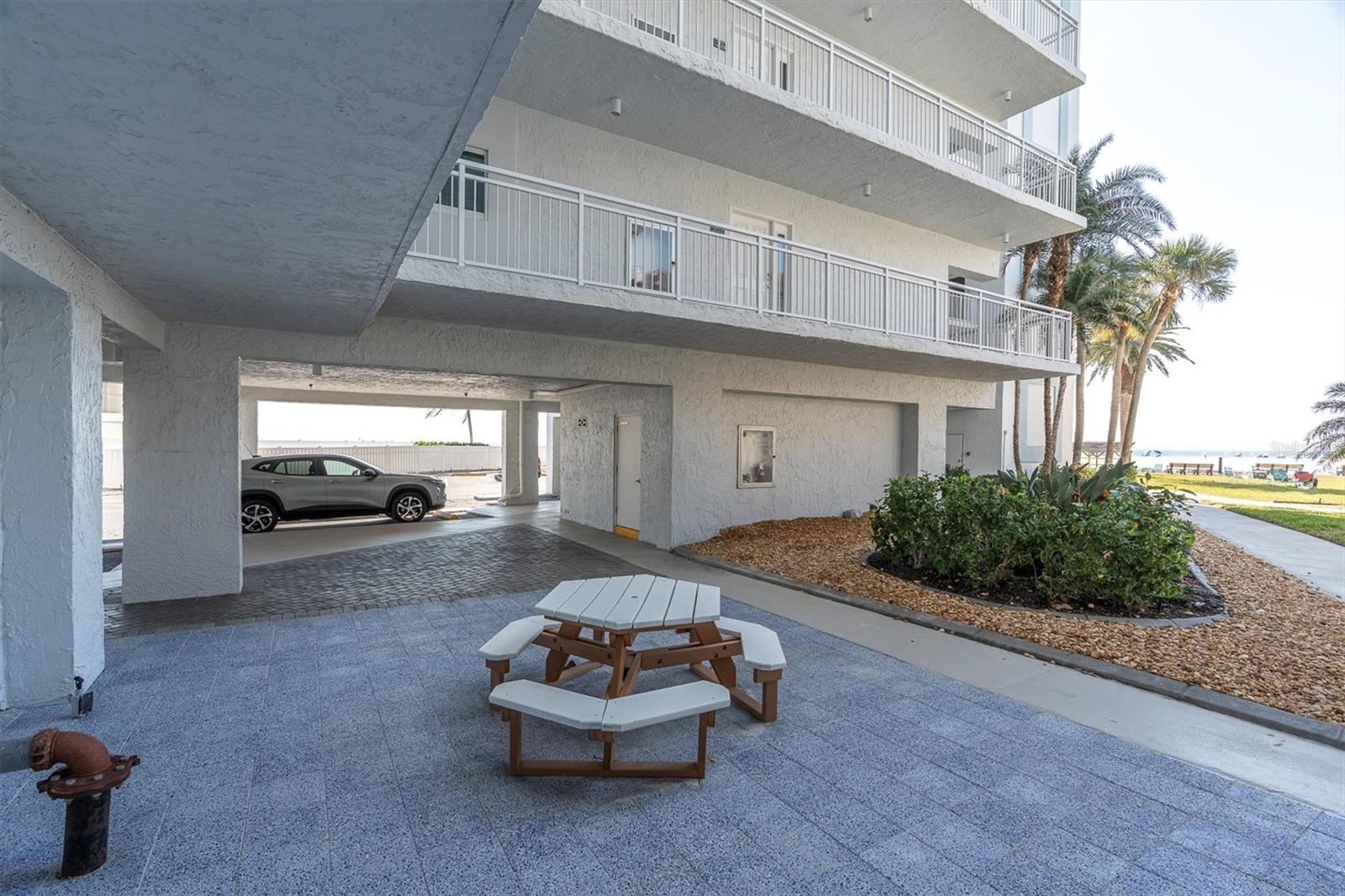 JAMAICA ROYALE TOWER II - Residential