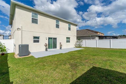 A home in AUBURNDALE